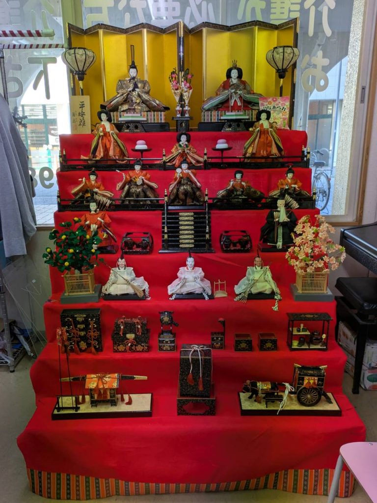 画像：利用者様宅からお嫁入りしたお雛様